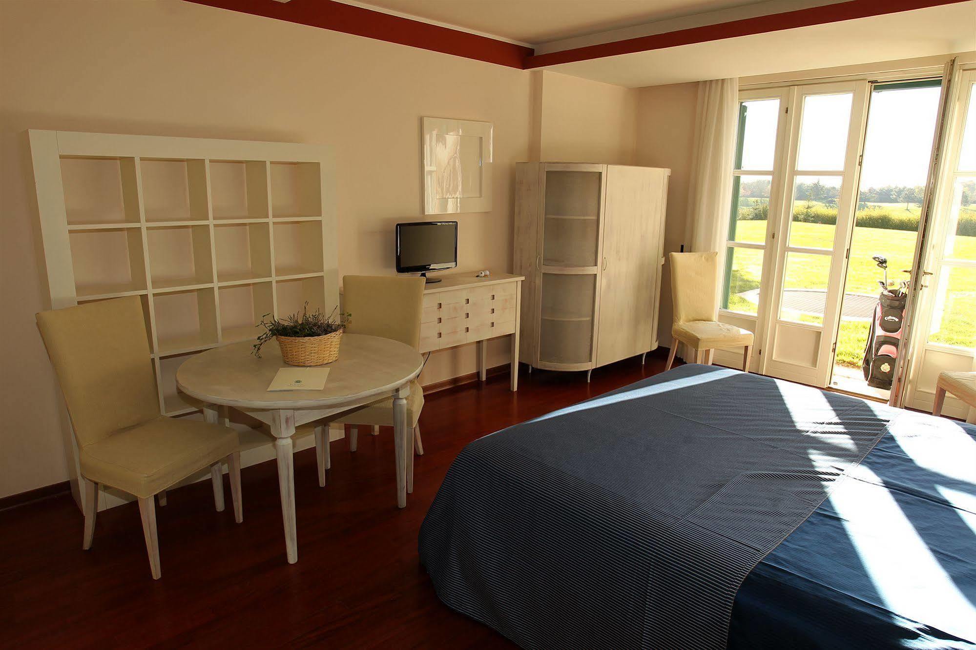 Le Robinie Golf & Resort Solbiate Olona Exterior photo