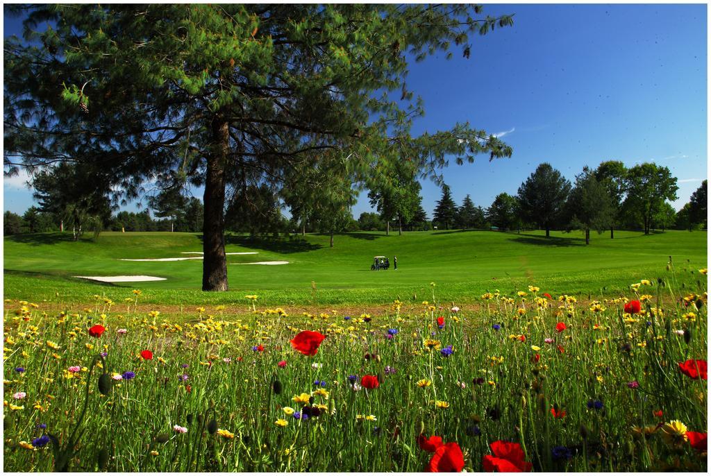 Le Robinie Golf & Resort Solbiate Olona Exterior photo