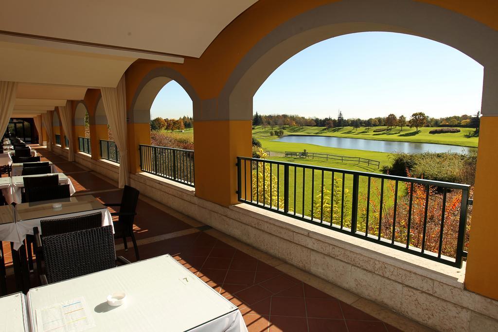 Le Robinie Golf & Resort Solbiate Olona Exterior photo
