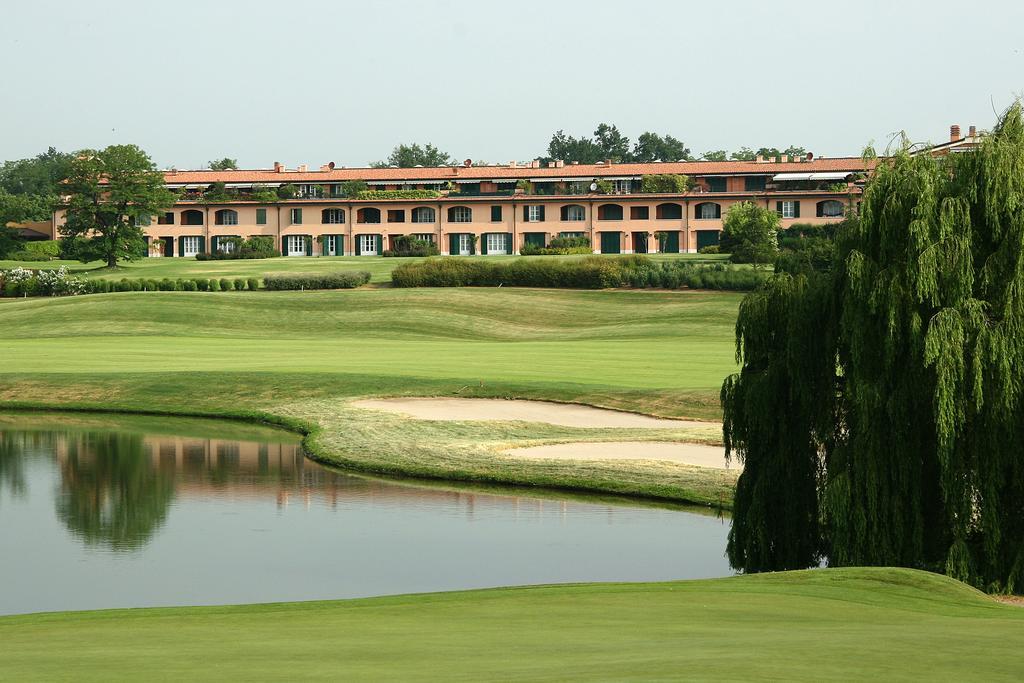 Le Robinie Golf & Resort Solbiate Olona Exterior photo